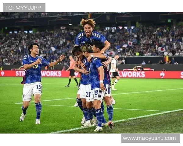 日本球迷热爱足球明星背后的故事与文化影响解析 日本球迷热爱足球明星背后的故事与文化影响解析
