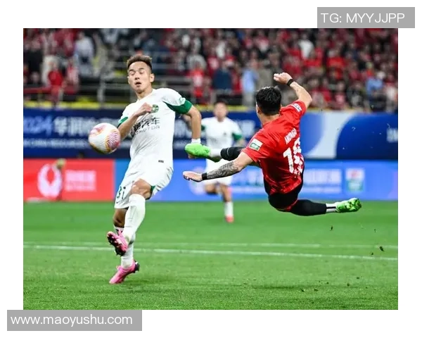 成都足球队在选拔赛中以70分稳居积分榜首位展现强劲实力