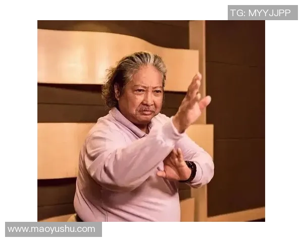 足球明星素颜现身街头化身乞丐引发热议揭示明星背后的真实生活 足球明星素颜现身街头化身乞丐引发热议揭示明星背后的真实生活